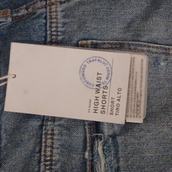 Zara Highwaisted Denim Shorts - Picture 6 of 6